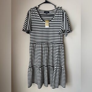 Suzanne Betro Black White Striped Flowy Midi Dress Ruffle Sleeve L